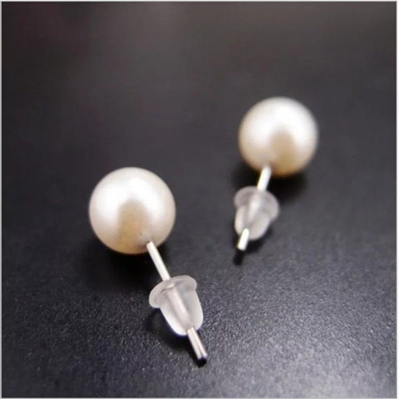 Jewelry - Stud earrings